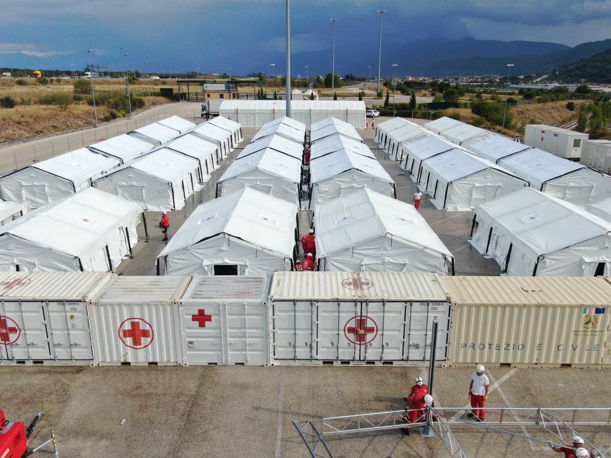 crocerossa's tweet photo. 📍Tutto pronto ad Avezzano per accogliere, presso il Centro Operativo Emergenze della #CroceRossa, fino a 2000 persone in fuga dall’#Afghanistan. L'operazione è coordinata dal @DPCgov e in collaborazione con il @MinisteroDifesa. #UnItaliaCheAiuta https://t.co/L7yBMvVCke