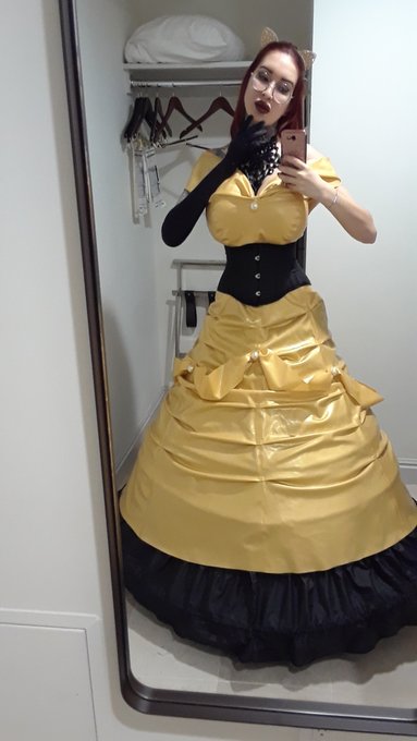 Watch Ariane Saint-Amour's leaked NSFW photo on TwXstars