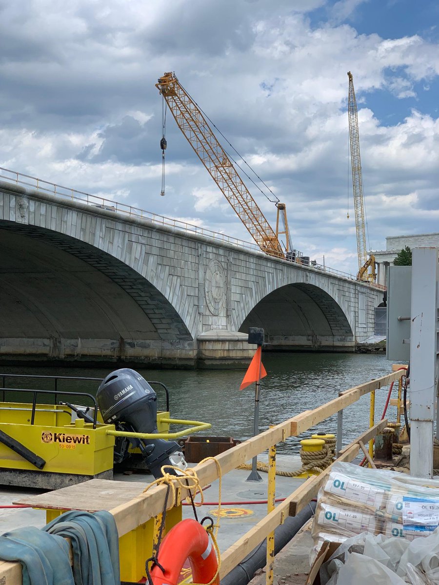 [ 📍 𝐖𝐚𝐬𝐡𝐢𝐧𝐠𝐭𝐨𝐧 𝐃𝐂, 𝐔𝐒𝐀 ] 𝐀𝐫𝐥𝐢𝐧𝐠𝐭𝐨𝐧 𝐌𝐞𝐦𝐨𝐫𝐢𝐚𝐥 𝐁𝐫𝐢𝐝𝐠𝐞 

📌Use of precast panels in Ductal® 

#Ductal  #uhpc #bfup  #highperformanceconcrete #lowcarbon #applications #lafargeholcim