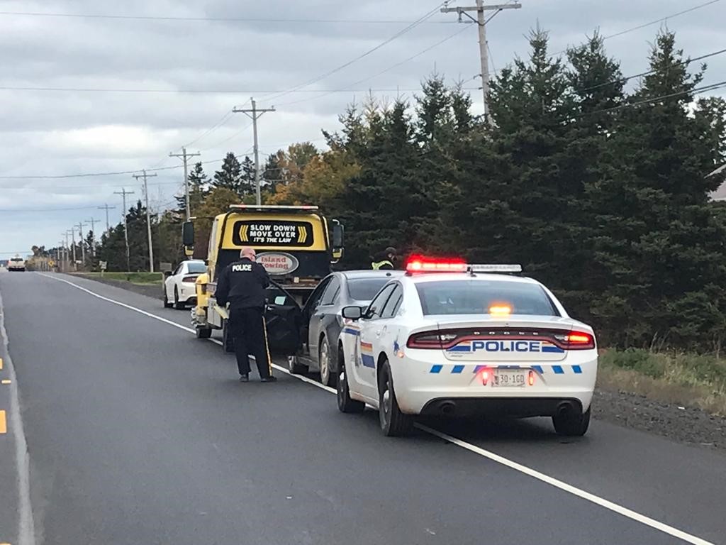grcipetrafic's tweet photo. L'été est toujours une saison chargée, qu'il s'agisse de réunions en famille, de barbecues entre amis ou d'essayer d'arriver à temps pour la partie de golf ! Nous avons tous vécus ça, mais l'excès de vitesse ne vaut pas les risques. Gend. Parsons #GRCIPEtrafic. https://t.co/qedHiiWHZE