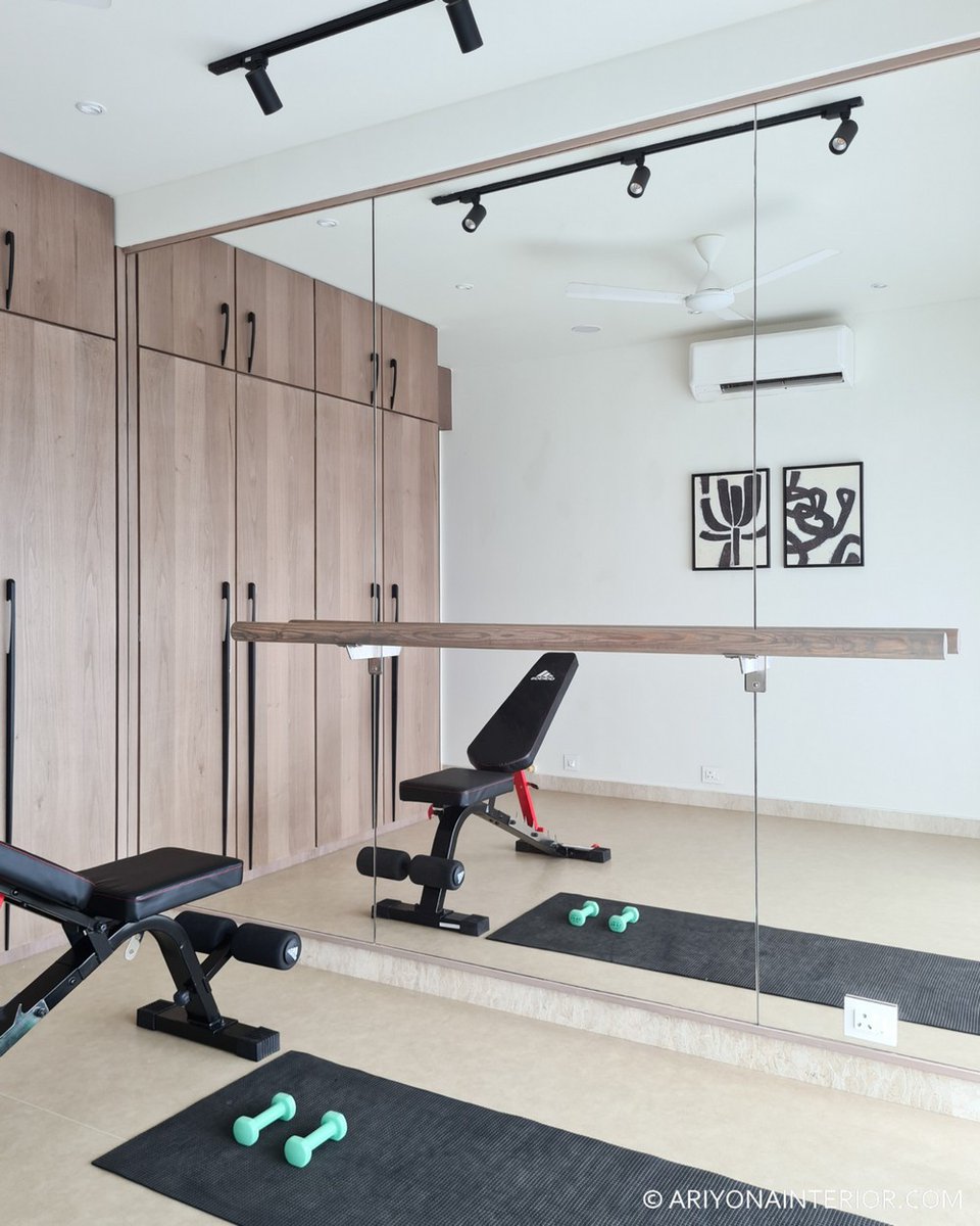 AriyonaInterior's tweet image. We used the gorgeous grey oak veneer that we’ve used in the rest of the home, and sprinkled in a few black highlights. 

Click lttr.ai/k9hl to see all of this home gym.

#HomeGym #HomeGymDesign