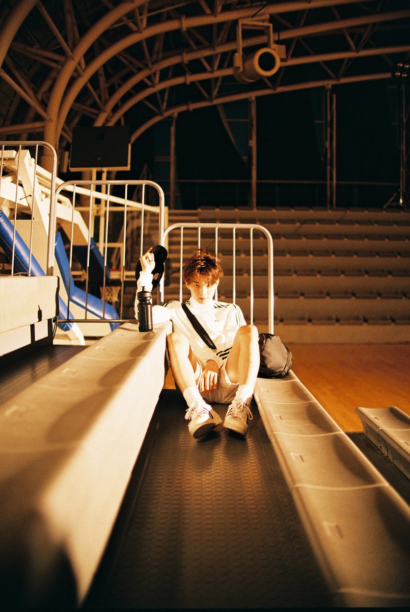 hourlykyu's tweet photo. happy one year to changmin's a to boyz maniac <3 https://t.co/MIEgOckvbK