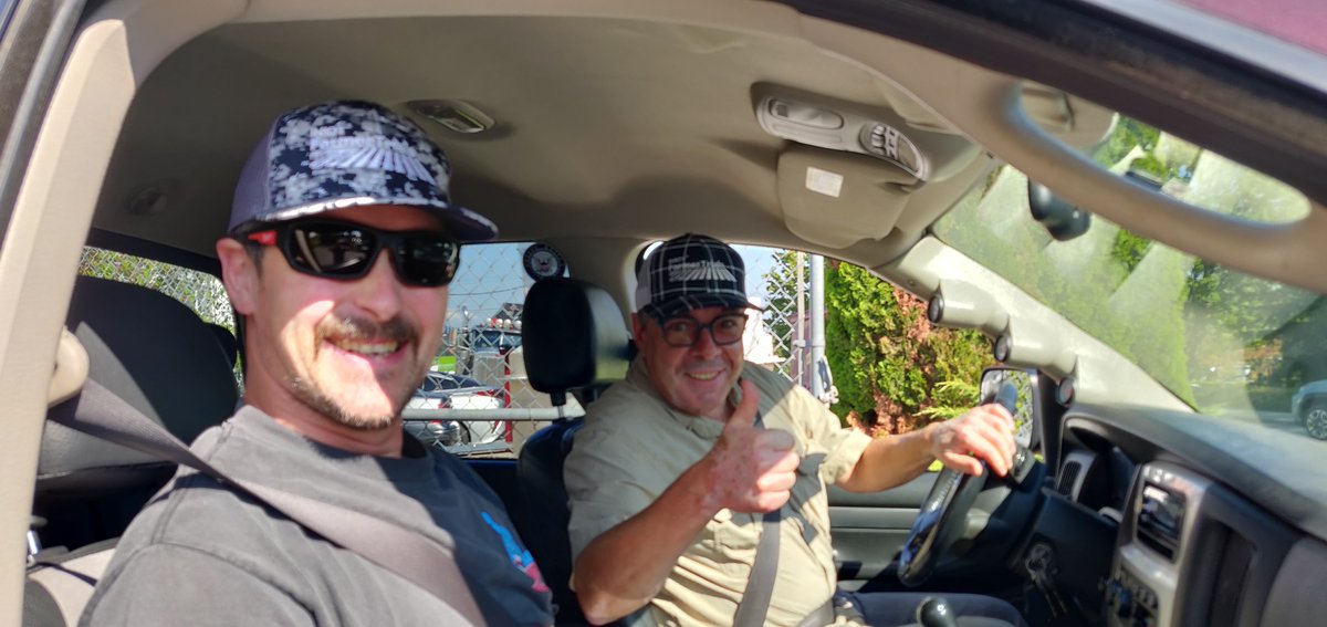 soileos's tweet photo. Thanks to @Pat_Comte and the team @IN10Tag for the swag. Time for our team to head out and do some field visits!

#teamwork #niceswag #marketing #agtech #harvest21 https://t.co/5kGZCQSubu