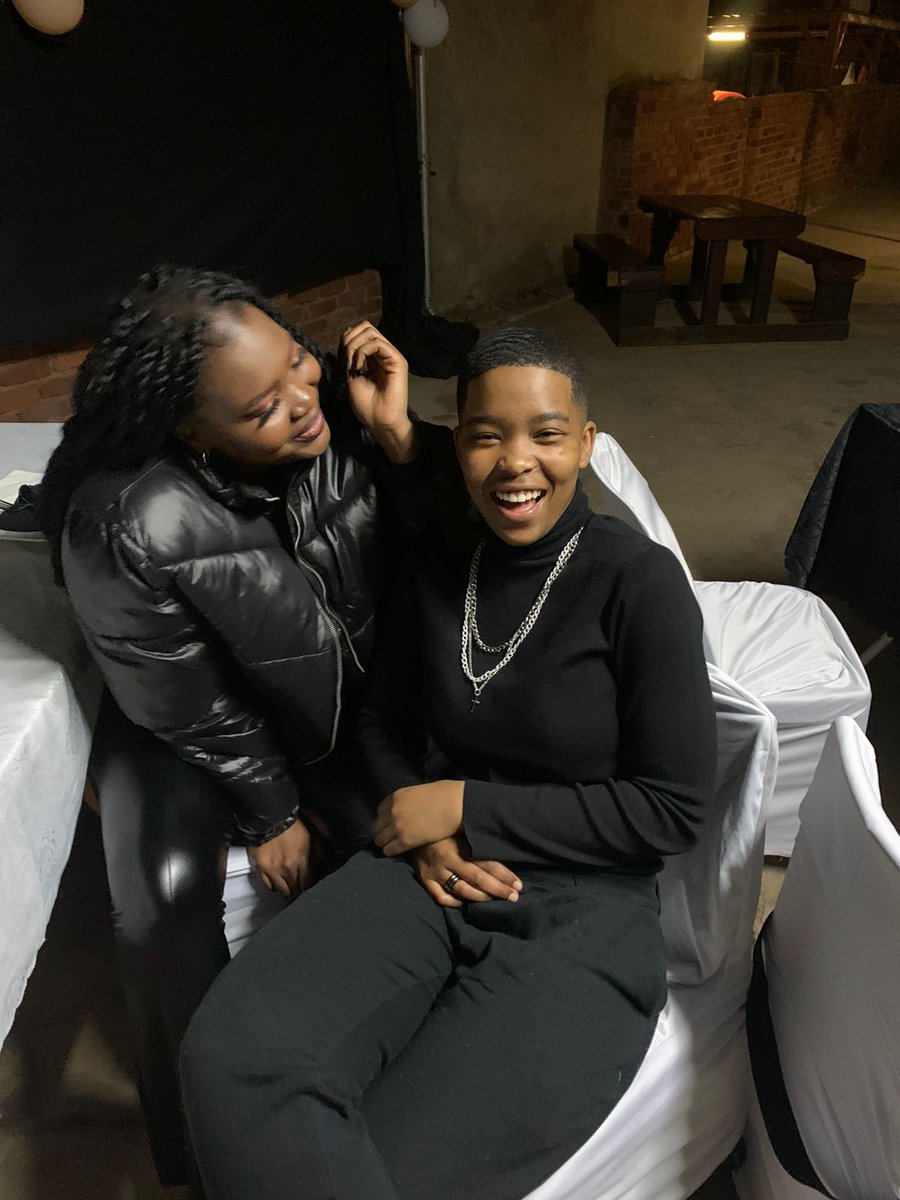 indoni__yamanz's tweet image. The best emhlabeni🖤.