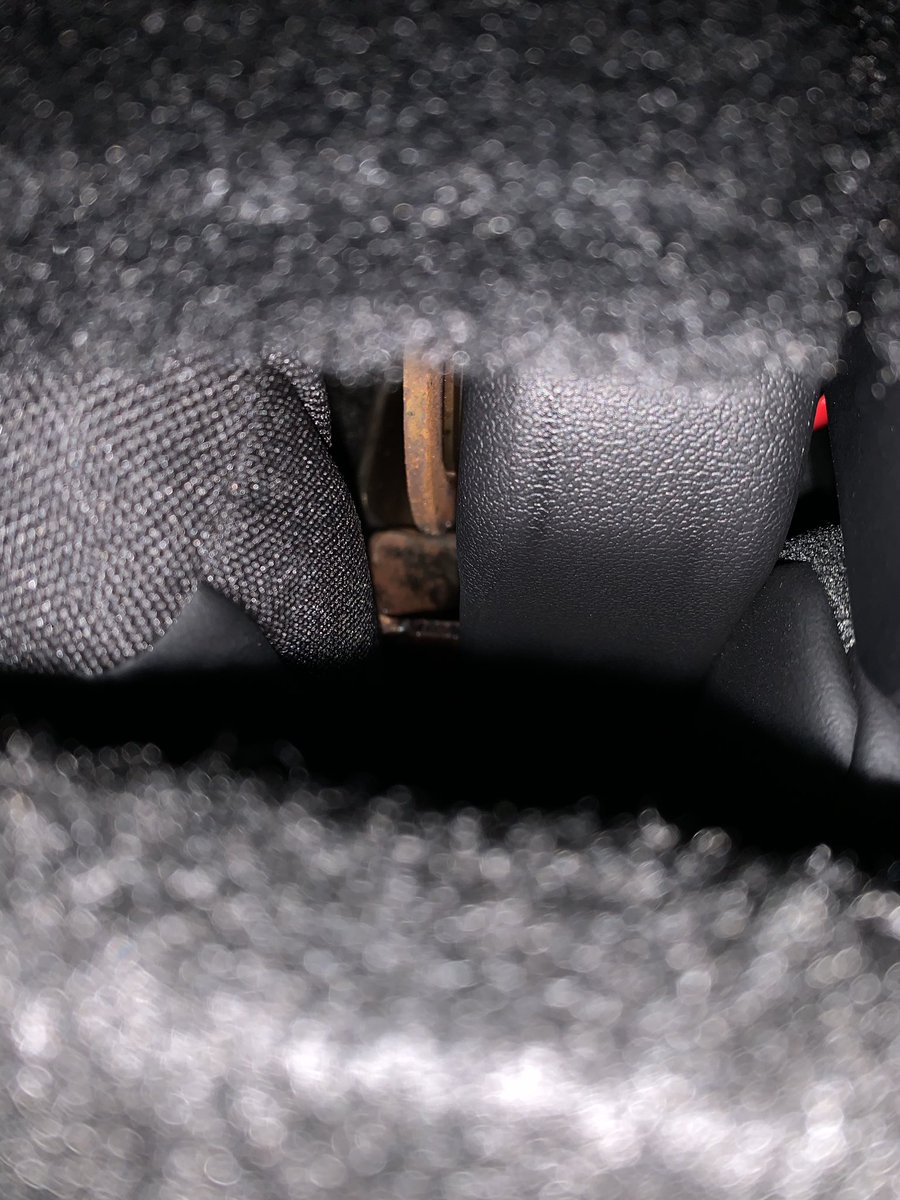 Mark14204846's tweet photo. @elonmusk @wholemars Here we got the first batch Model Y which you released.But we have find all of these rear seat flame is getting rusty.I think you are using the Cold/Hot roll plate without surface treatment（eletroplate/eletrophroesis）.We thinking this is a serious quality issue. https://t.co/zpkK4DuttV
