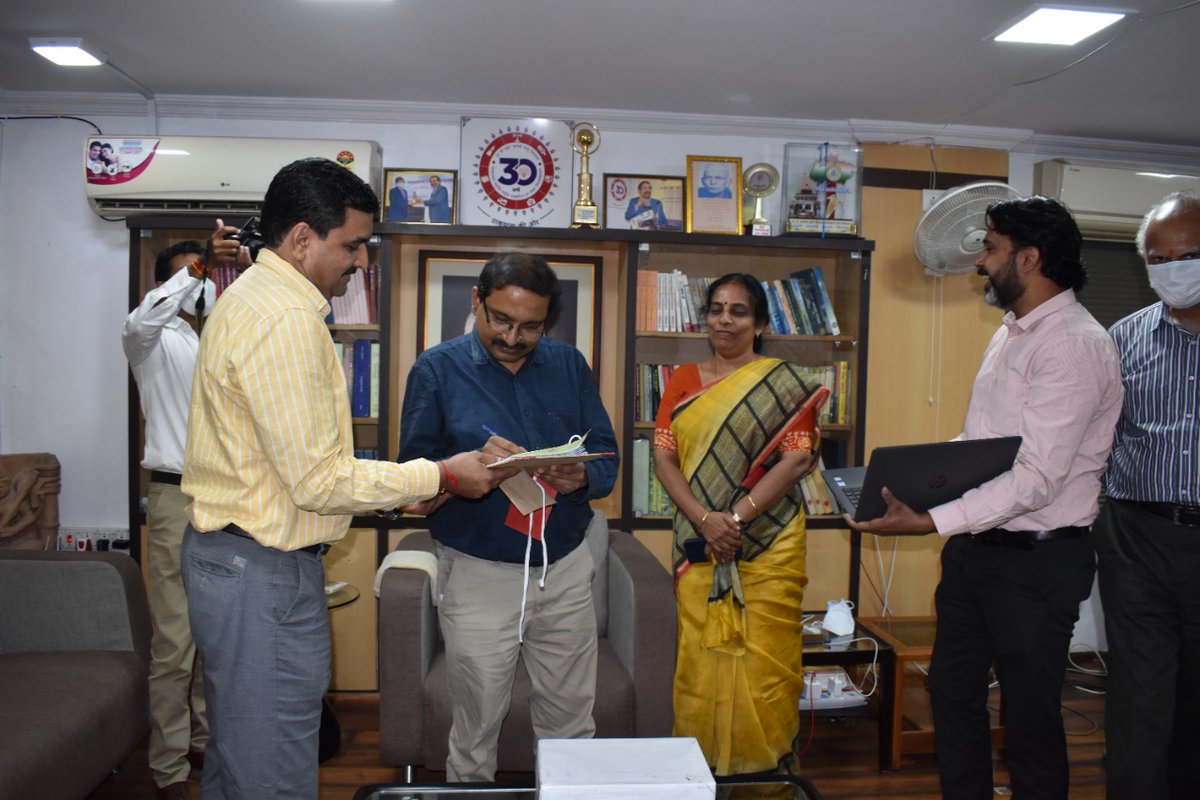 kg_suresh's tweet image. &amp;amp; 1st list of students selected on merit for admission to Asia&apos;s first Journalism university @mcu_bhopal for new Academic session is out... Congrats. More lists on the anvil 🎉
@MCU_Khandwa @mcu_datia @McuRewa @JansamparkMP @highereduminmp @EduMinOfIndia @bsm_bharat @OfficeofSSC