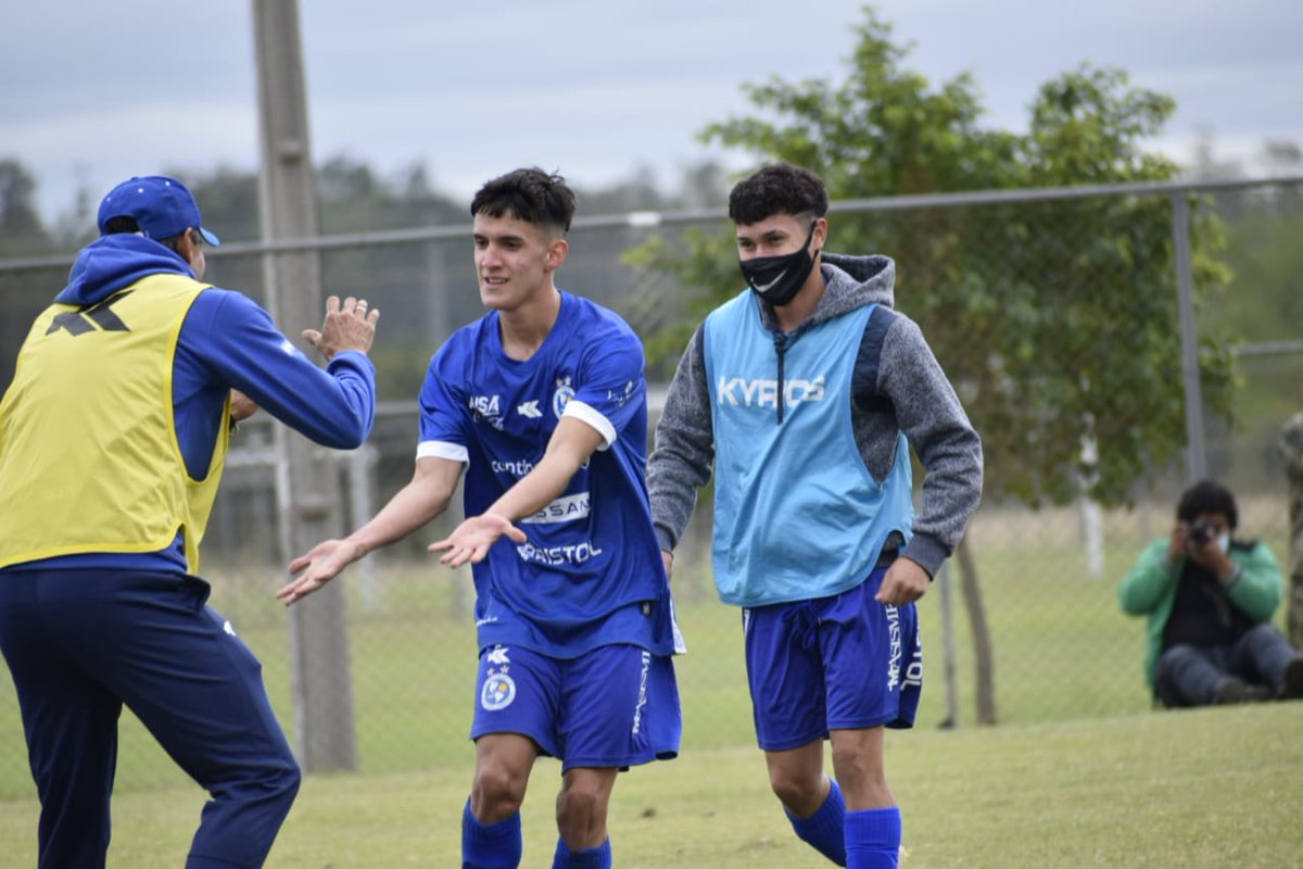 SoldeAmericapy's tweet photo. 🔵☀️🔵

Sub 1️⃣7️⃣

#SoldeAmérica 2️⃣
#Luqueño 0️⃣

⚽️ Gabriel Burcio
⚽️ Leandro Espínola 

#FuerzaSol 💪☀️ https://t.co/b0pdSdv6UP
