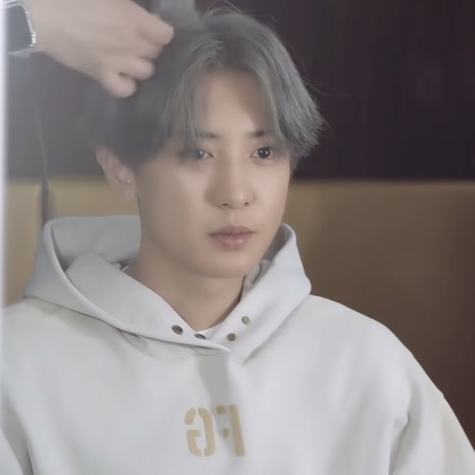 low quality chanyeol tweet media