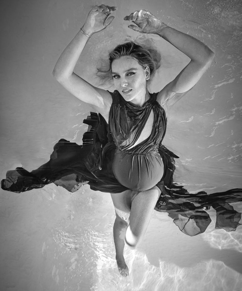 rendezvouswift's tweet image. Perrie                       Leigh-Anne 
                           🤝 
Wearing the same outfits for promo and pregnancy shoots