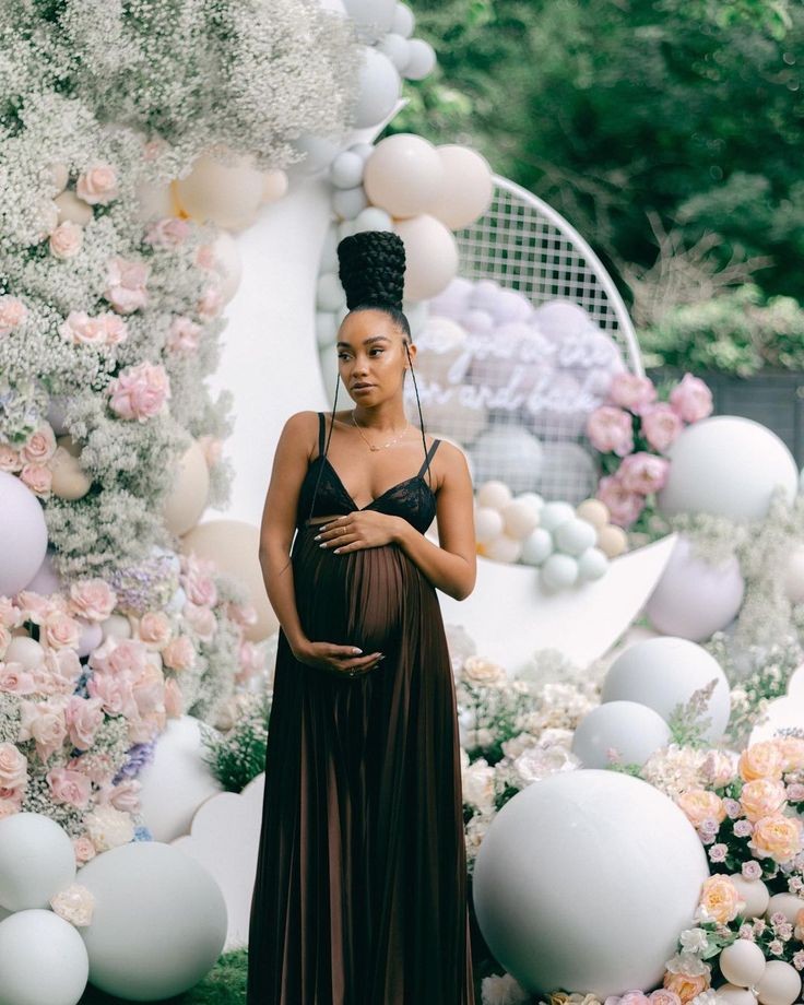 rendezvouswift's tweet image. Perrie                       Leigh-Anne 
                           🤝 
Wearing the same outfits for promo and pregnancy shoots