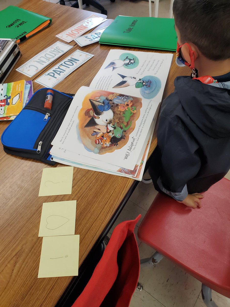 MsContreras3's tweet photo. More independent reading! Today we are tracking our reading with sticky notes. I will conference with students individually about their observations. @CorneliusElem https://t.co/Px4kx8rmj0