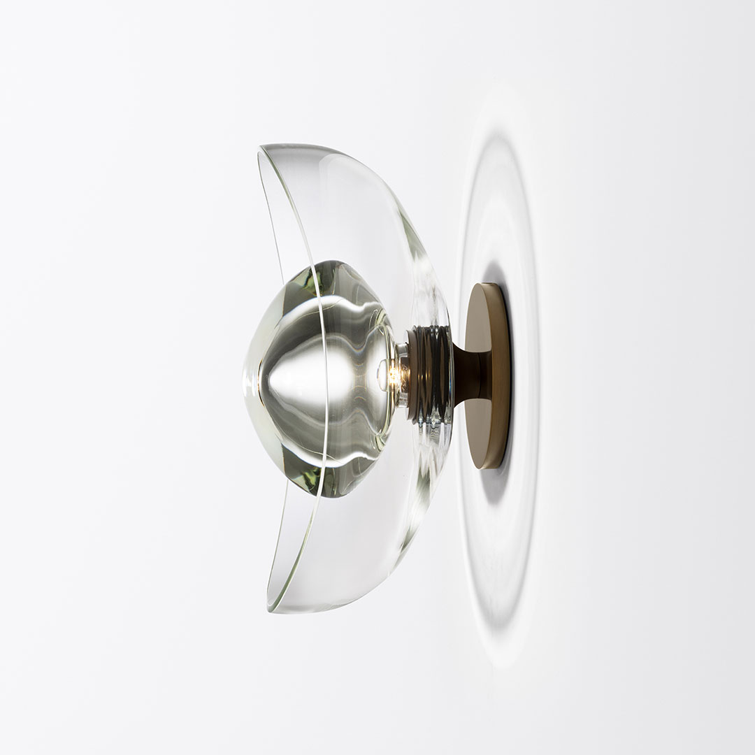 HollyHuntDesign's tweet photo. Introducing Beckon by Alison Berger Glassworks. The new four-piece collection beckons the eye with its mesmerizing radiance.
#alisonberger #alisonbergerglassworks #HOLLYHUNT #lighting #chandelier #pendant #sconce #ceilingmount #artisan #design #interiordesign https://t.co/6LuOyJRdYL