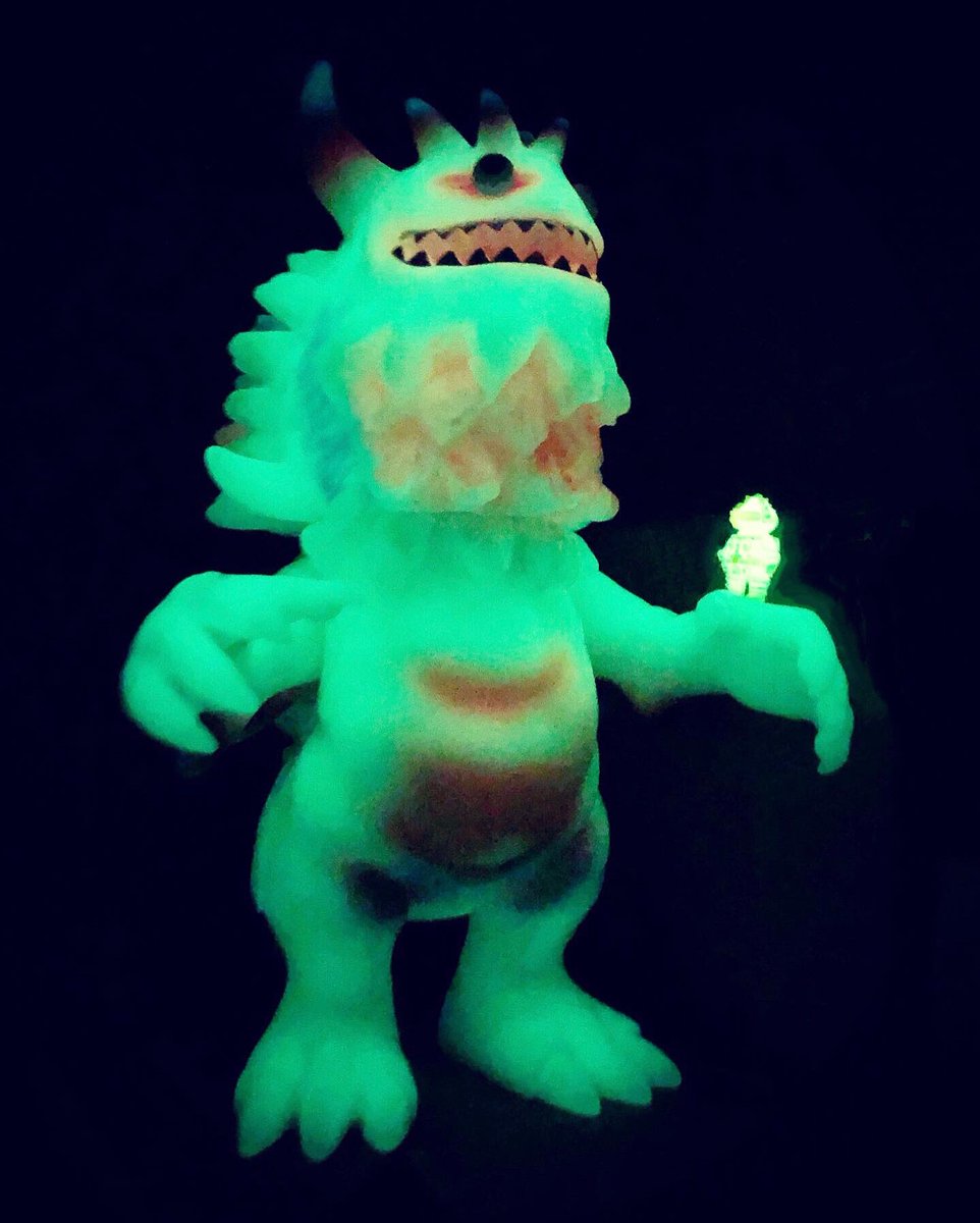 Songorr2's tweet photo. ⭐️🐲 発見 「輝くドラゴン 」🐲⭐️ 

#JAMランジアス  #JAMRANGEAS #sofuvi #ソフビ #rangeas #AKASHICRECORDS #t9g  #medicomtoy #dreamtoy #kaiju #superman_toys #supermantoys https://t.co/S674QQ7TuW