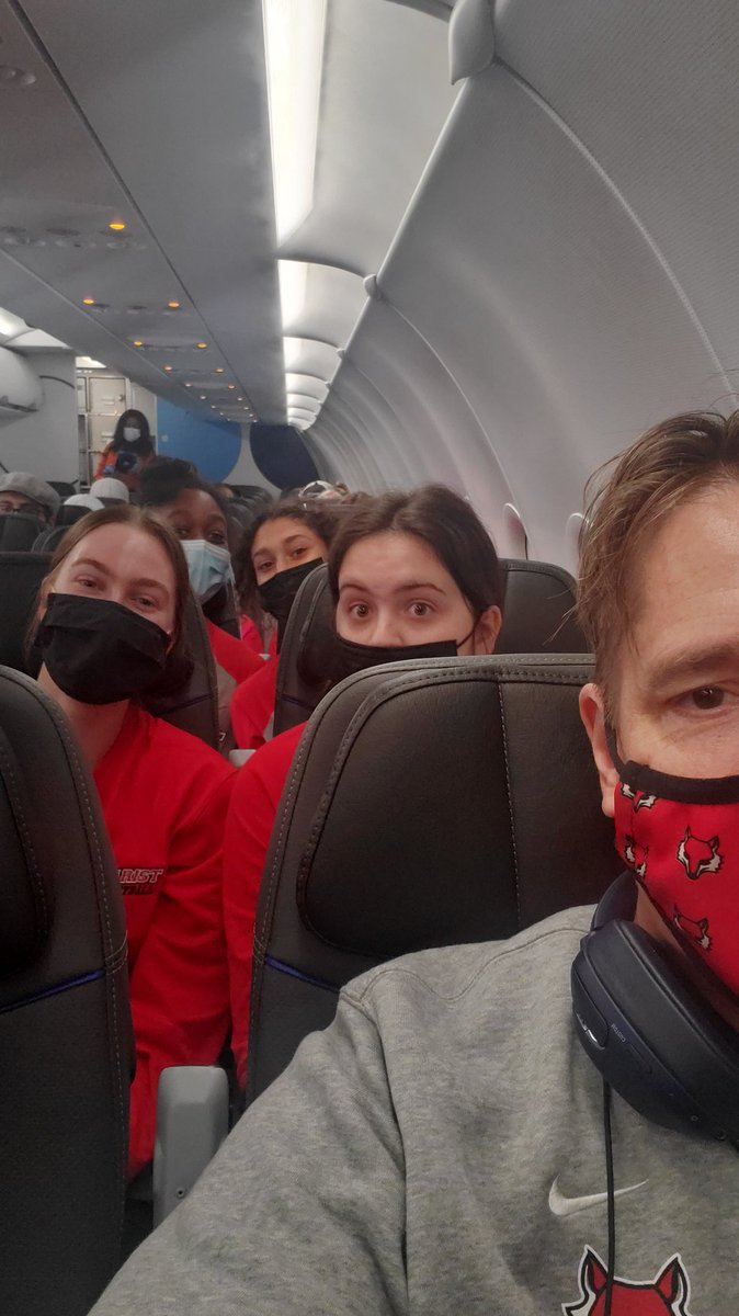 CoachPVL's tweet image. Red Foxes on their first big road trip in way too long!