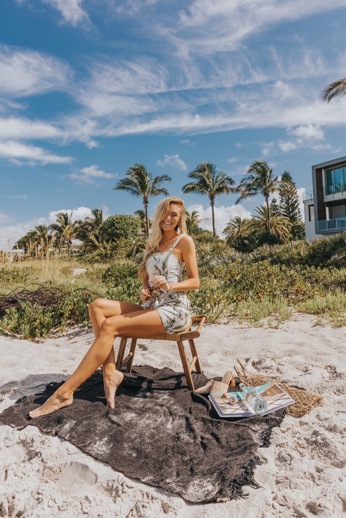 ChristineWozz's tweet photo. WHAT LENS I USED FOR THIS SHOT:⁠
⁠
"24-70" ⁠
⁠
It's my # one go-to lens lately to get fun creative shots! https://t.co/y846fFOrkv