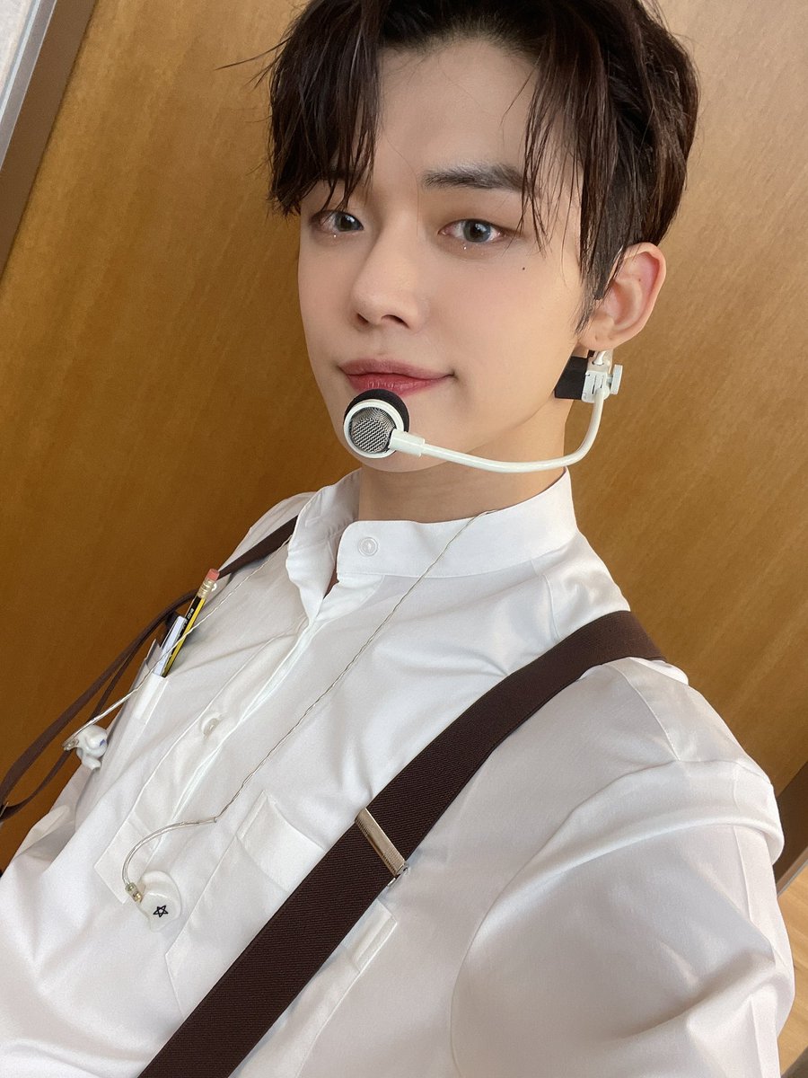 cheo_by's tweet photo. @TXT_members 📸 Yeonjun | Twitter
"¿Disfrutaste la presentación en MCountdown de hoy, Moa?
Las fotos eran tan lindas.
Moa, gracias por permitirnos ser nominados para el primer lugar (Reverencia)"
@TXT_members #YEONJUN #TOMORROW_X_TOGETHER #TXT13thWin #LOSER_LOVER https://t.co/Pm6idzyZUt