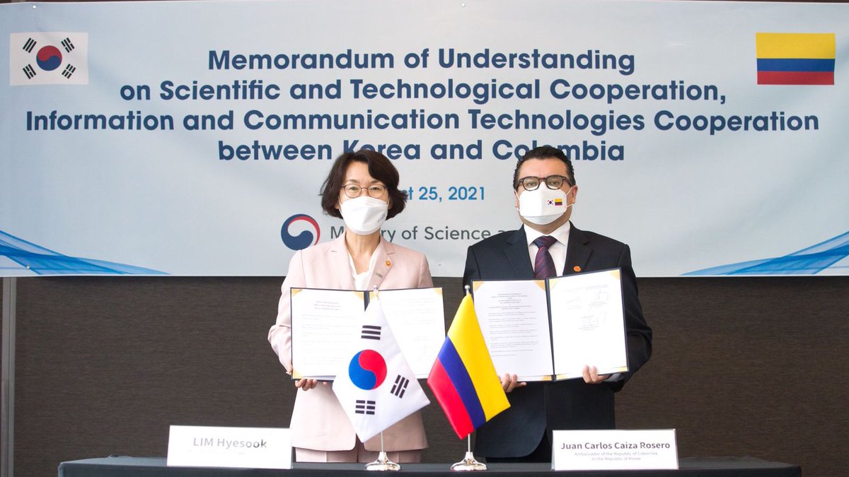 TitoCrissien's tweet photo. En el marco de la visita de Estado del Presidente @IvanDuque a la República de Corea, con participación de nuestro Embajador de Colombia en Corea @juanccaiza, se suscribió una alianza entre el @MincienciasCo y el Ministerio de CTeI y TIC de Corea 🇰🇷🤝🇨🇴 https://t.co/2JzbhDDfLx