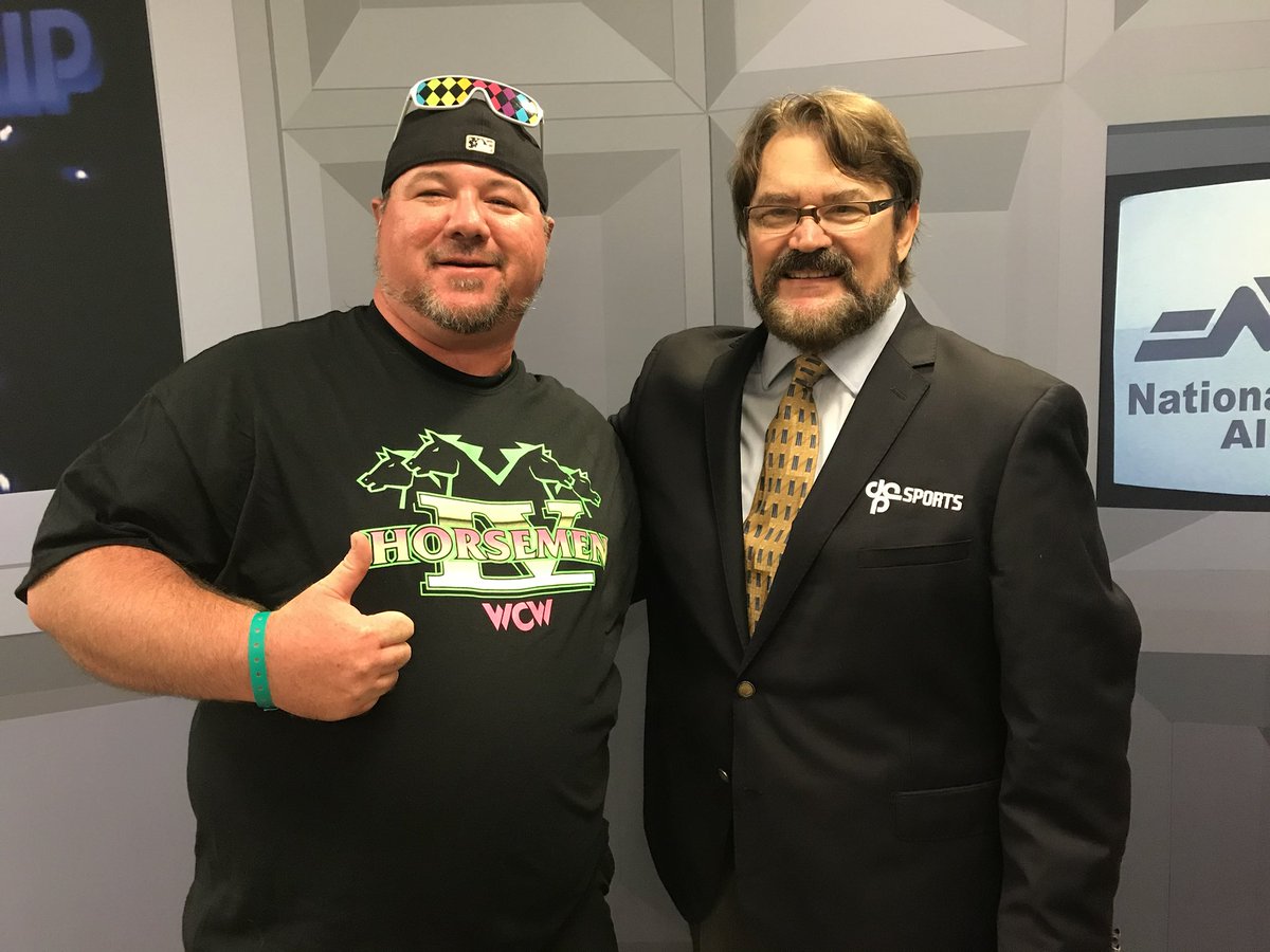 Tweedeater's tweet photo. @StarrcastEvents Best. Weekend. Ever! #Starrcast https://t.co/qKrnrZMBSs