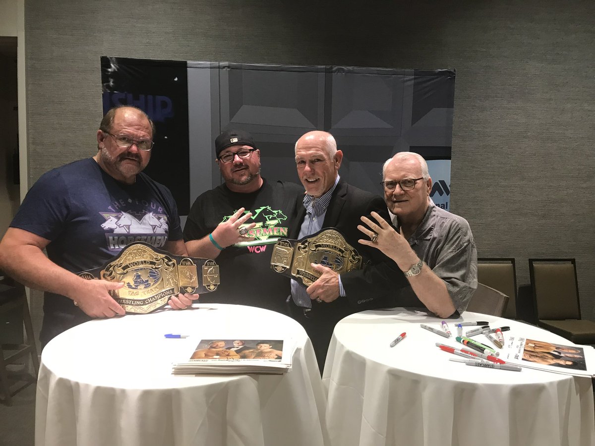 Tweedeater's tweet photo. @StarrcastEvents Best. Weekend. Ever! #Starrcast https://t.co/qKrnrZMBSs