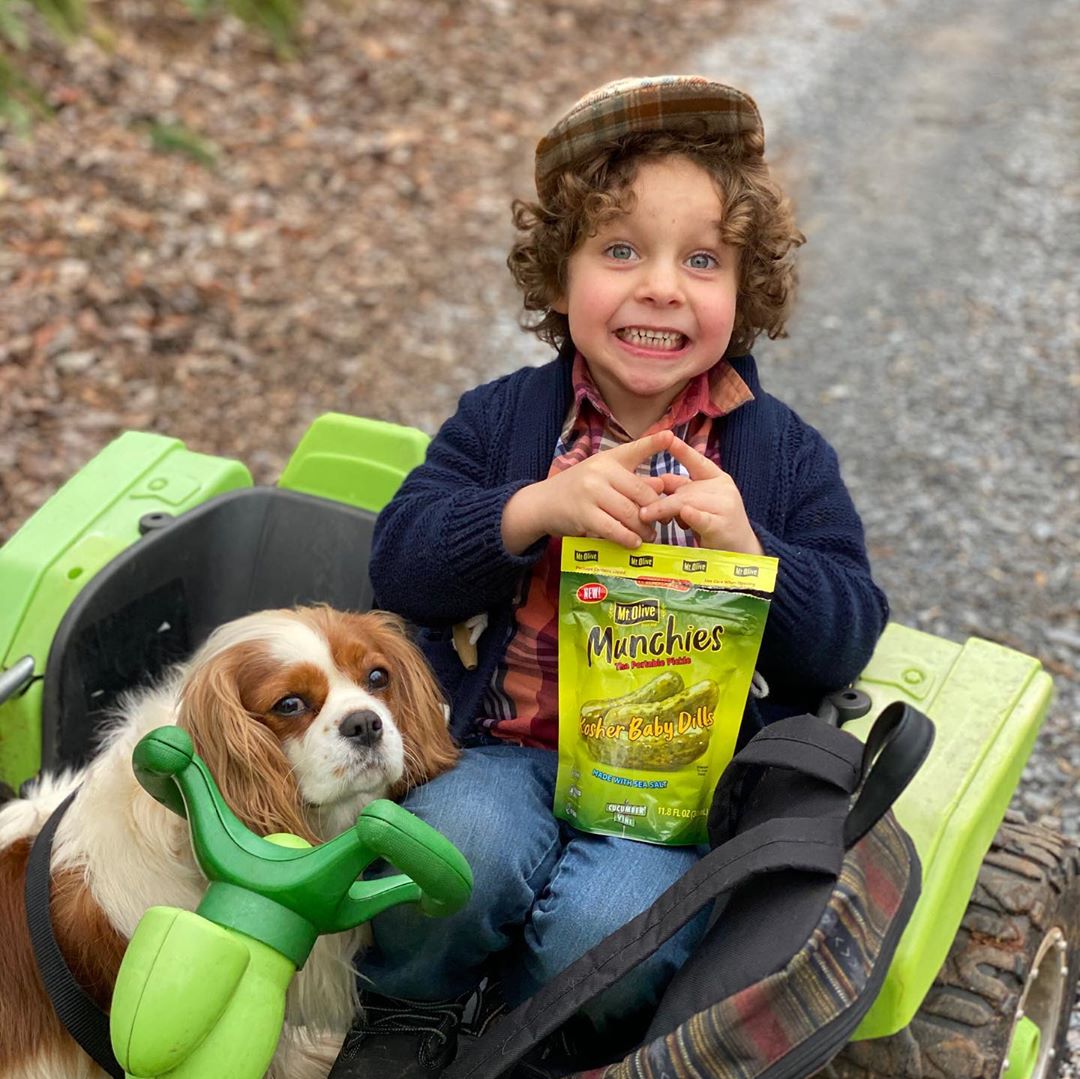 MtOlivePickles's tweet photo. 🐾 We love our fans, and their furry friends! 🐶
🐕 Happy National Dog Day! 🐾
#MtOlivePickles #MtOlivePickleCo #PortablePickles #MtOliveMunchies #PicklePouches #PicklePouch #OnTheGoSnack #NationalDogDay #HappyNationalDogDay #CKCS #Snacktime #KidsSnack #DogLovers #CuteDog https://t.co/A9outRreH4