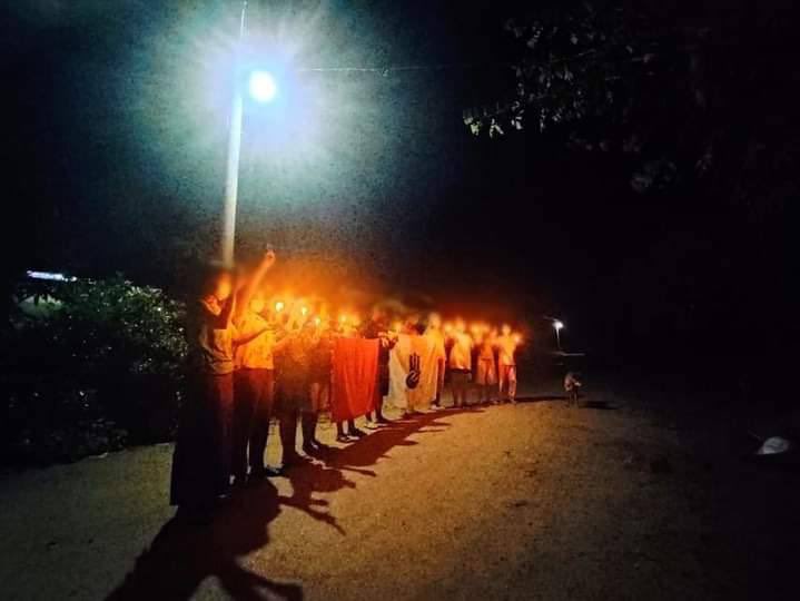 moethinkhaing's tweet photo. Night strike with candles lights against the terrorist military in Kanyon Kyun village, Longlone. #NoEscapeFromGenocide #WhatsHappeningInMyanmar #Aug26Coup https://t.co/Jb8fXdiKPa