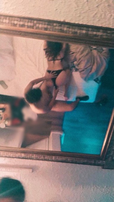 Bendito sea el hombre que vive fascinado con el cuerpo de su novia como si fuera arte, de volver a querer