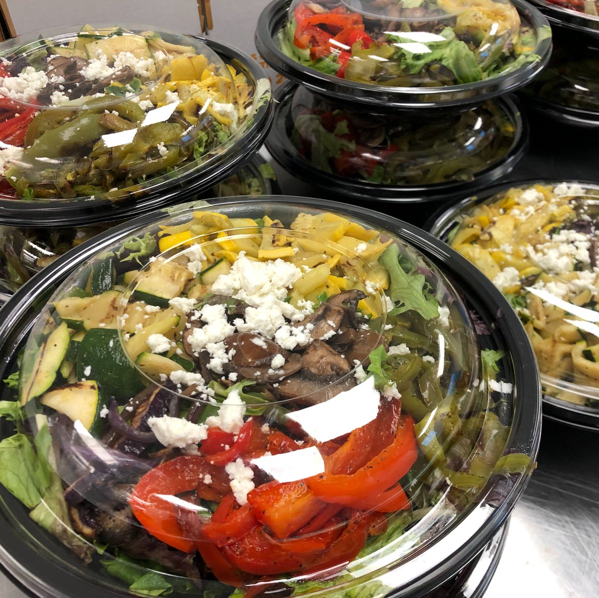 ITBTampa's tweet photo. Leave your boring store-bought salad in the fridge and treat yourself and your friends to some of our fantastic salads! Eating healthy never looked so good! 😍 

Support @MetroMinistries and those in need by ordering from ITB 🙏 
https://t.co/0flK9vVzEm

#InsideTheBoxCatering https://t.co/z1nOCSNZQG