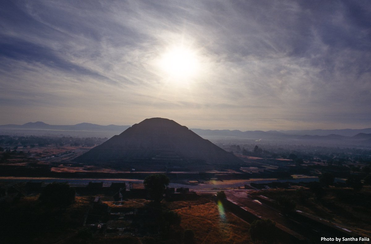 Graham__Hancock's tweet image. 50 kms north of Mexico City, the awe-inspiring Pyramid of the Sun dominates Teotihuacan, &quot;The Place Where Men Became Gods&quot;. Here, according to the traditions of ancient Mexico, the present age of the world --&quot;The Fifth Sun&quot; -- began. Photo by Santha Faiia