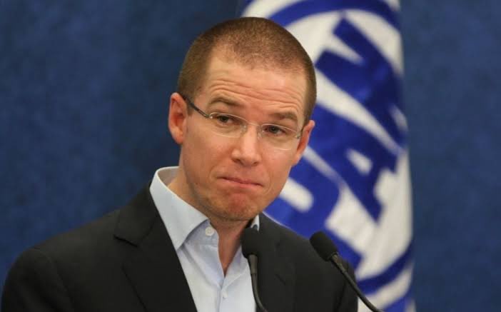 moss_rub's tweet photo. El panista #RicardoAnaya #comparece en estos momentos ante un juez federal que lo citó a la audiencia inicial donde la Fiscalía General de la República #FGR pretende imputarlo por supuestamente recibir un soborno de 6 millones 800 mil pesos.
https://t.co/hzmuG1ZSrR https://t.co/3uDPwbgbIJ