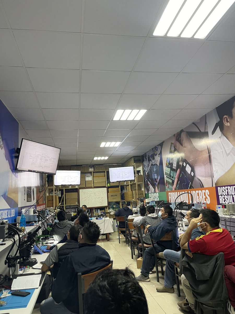 allanetp's tweet image. Haciendo lo que me gusta, organizando eventos de electrónica 🥰🙏🏼😅