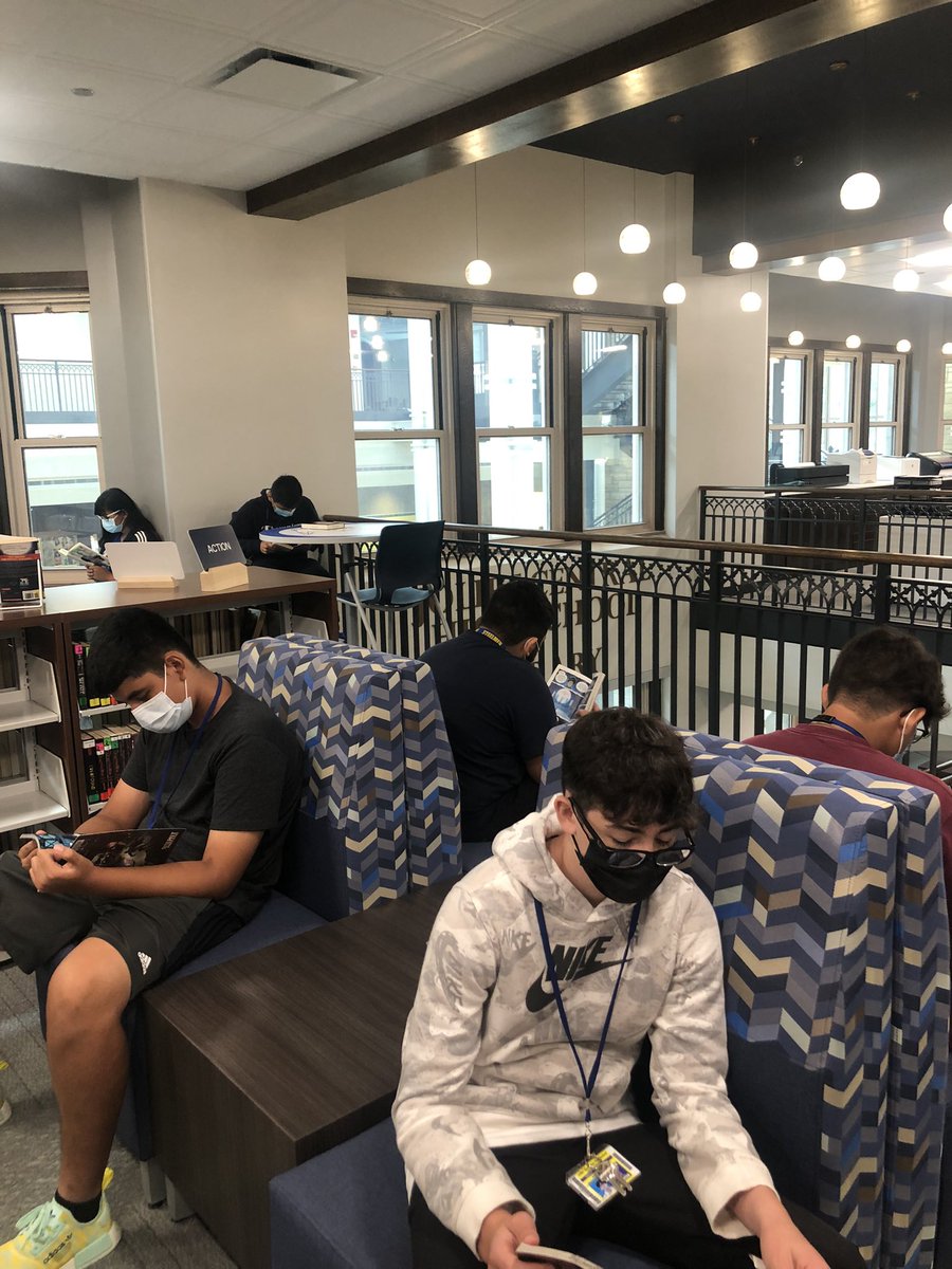 _JRoubs's tweet image. Really excited to see my students with their new books and enjoying our beautiful library! 📚