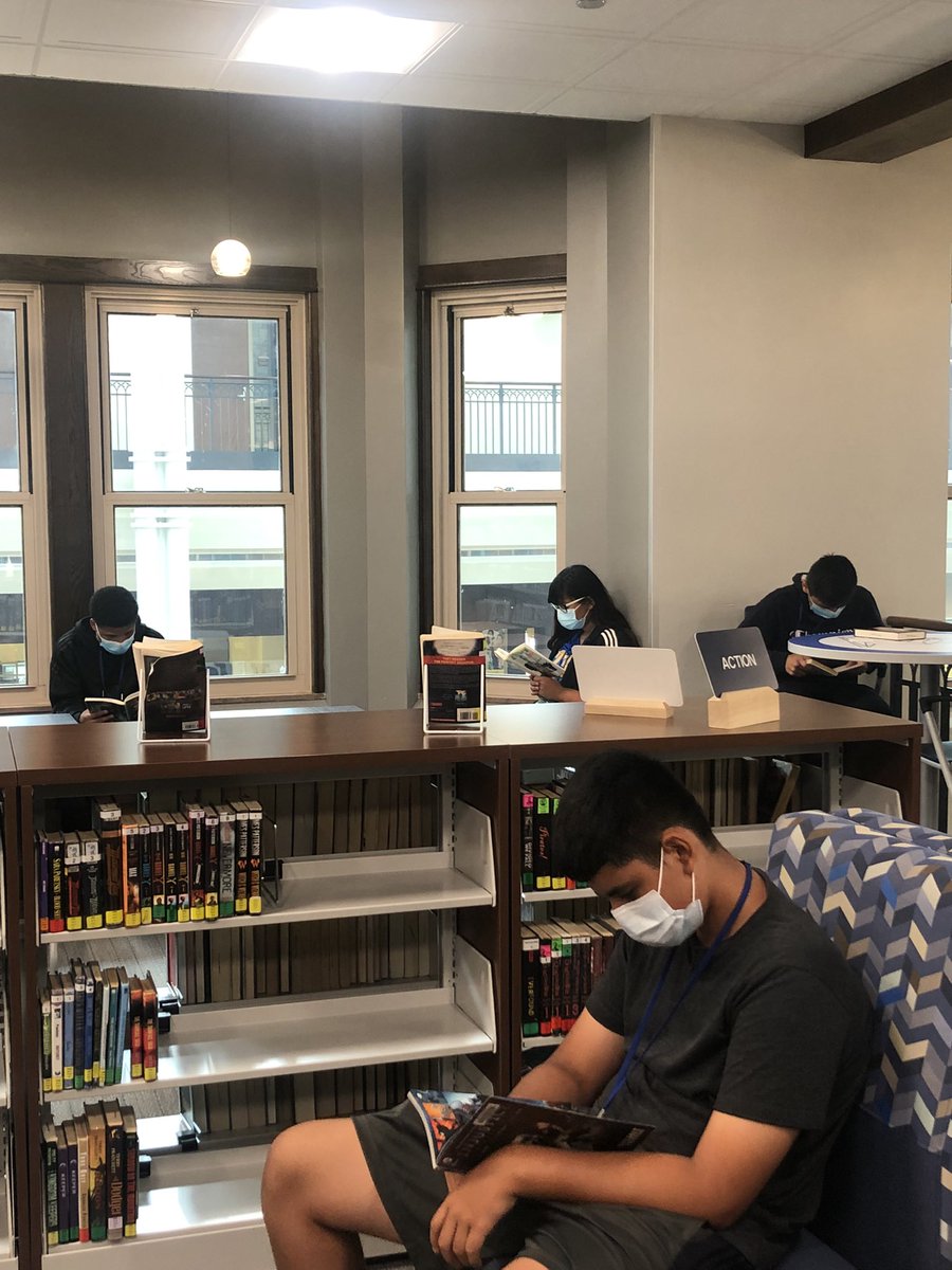 _JRoubs's tweet image. Really excited to see my students with their new books and enjoying our beautiful library! 📚
