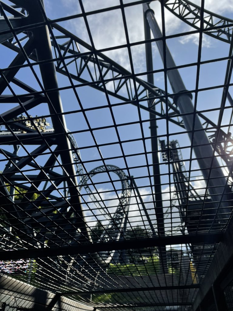 Lorrjon's tweet image. With the youngest being battered on rollercoasters at Alton Towers! Would not have phased me in my youth! Still haven’t been sick yet so that is a plus!