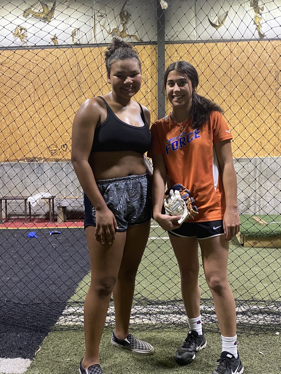 My girl came and put some work in with me last night.Trying to turn dreams into reality. 🧡💙 #2026 #BuiltDifferent  <a href="/BrenttEads/">Brentt Eads</a> <a href="/ExtraInningSB/">EXTRA INNING SOFTBALL</a> <a href="/IHartFastpitch/">I❤️Fastpitch</a> <a href="/tate2026/">Alana Tate.</a>  @recruit_tc @SF08premier