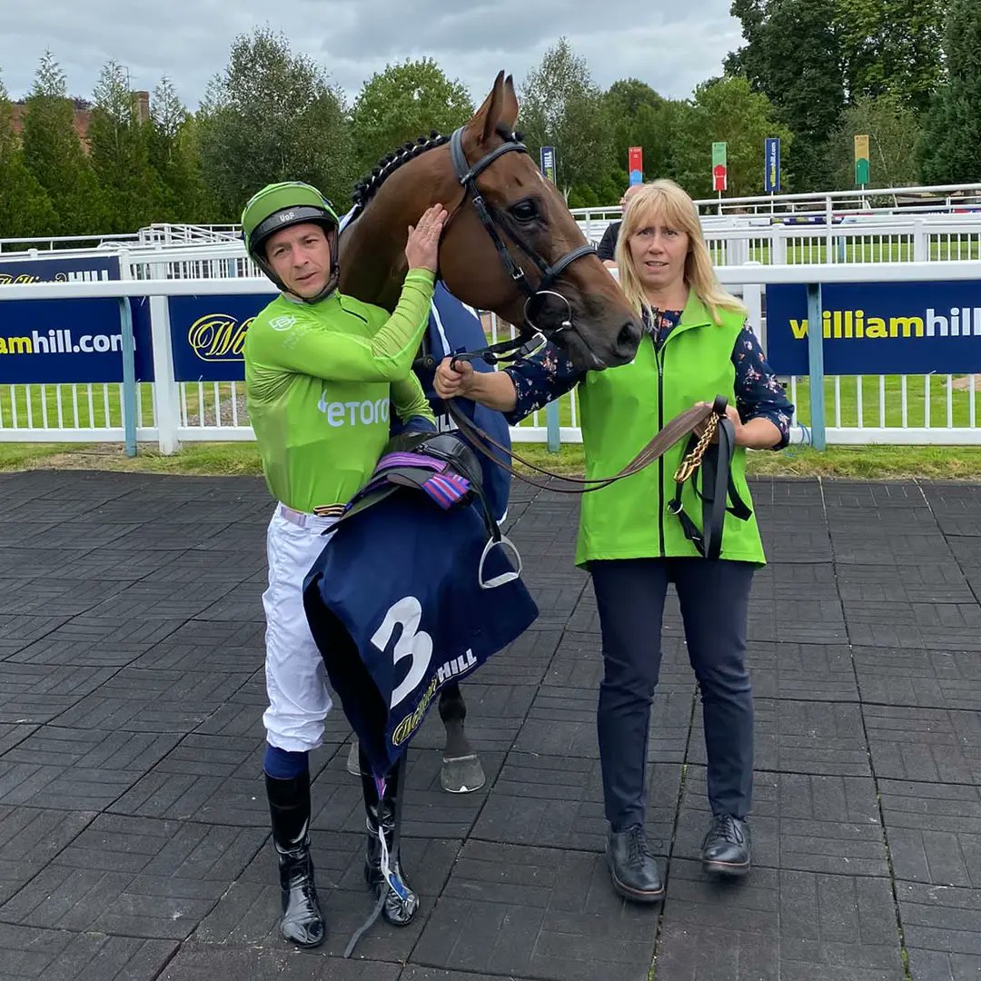 RichardFahey's tweet photo. Fantastic success for Etoro Racing and Show Me Show Me in the @RacingLeagueUK @LingfieldPark!! 💚💚 This win moves the guys in green into the top half of the table! ↗️💪. Thanks to Paddy Mathers for an excellent winning ride and Tina Carr for leading up 👏 💫

@OntoawinnerNEWS https://t.co/Qn4ZLM1Fqp