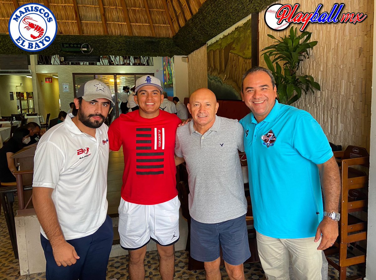 Edgar_8am's tweet image. #MariscosElBayo 

Un gusto contar con la presencia de excelentes amigos de El Águila de Veracruz, el “Niño Maravila” Héctor Mora González y el Salón de la Fama &amp;lt;Clase 2009&amp;gt; @jj_pacho 🔝⚾️💯

#beisxplayballmx
#baseballtime
#beisbol
#ElAguila 
@mariscoselbayo