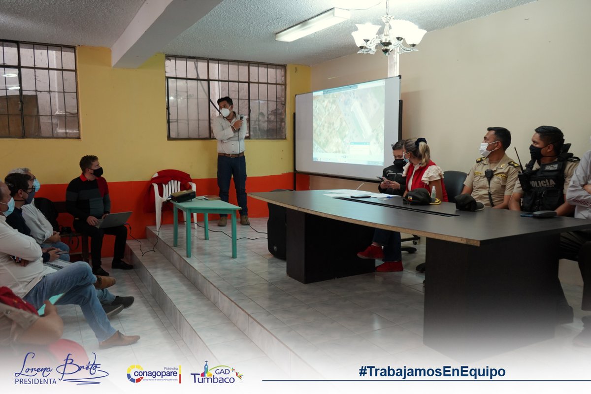 LorenaBritoEc's tweet photo. Continuamos com la mesa de trabajo junto a los moradores del barrio Tola Grande y del pasaje Josefa Losano. Los responsables de las instituciones presentaron los informes de los compromisos que asumieron en la primera reunión.
#TuMeCuidas #YoTeCuido
#DistanciamientoSocial https://t.co/RshsRpKHFg