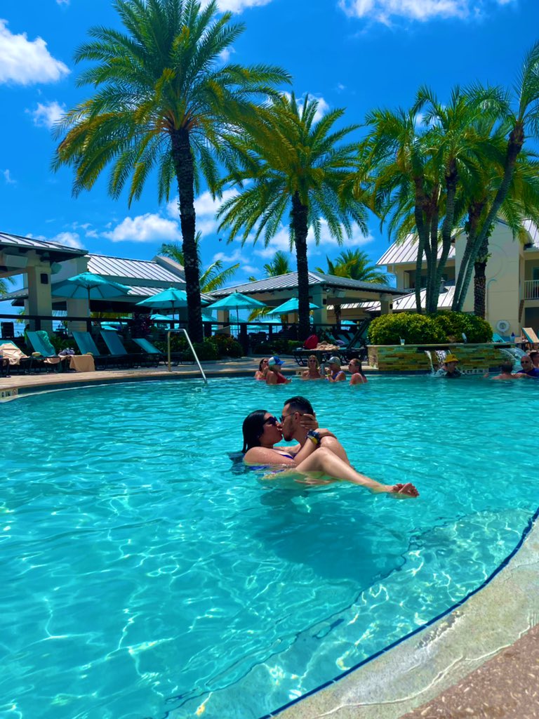mimismala's tweet photo. De nosotros quién va hablar si no nos dejamos ver..🐒🏝🥂 https://t.co/fTTARU5I8U