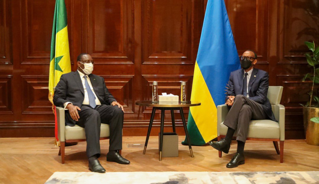 Macky_Sall's tweet photo. Je me réjouis de l’entretien que j’ai eu ce jour, à Berlin, avec mon frère le Président @PaulKagame. Nous avons discuté de questions d’intérêt commun, dont notamment la production de vaccins anti #Covid en Afrique. https://t.co/3UQeNJSEEX