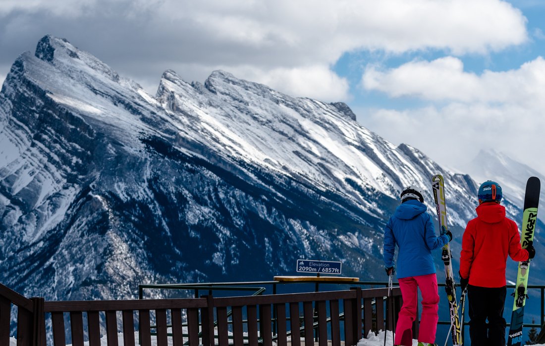 freshtracker's tweet image. With our borders finally open for US travellers and winter approaching, it's time to start planning your next trip to Banff. Make a visit to Mount Norquay for beautiful skiing and snowboarding. 

ecs.page.link/YMjei