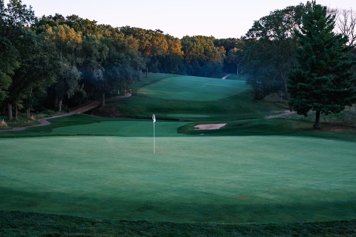 noah_jurik's tweet image. I traveled 7+ hours to see Davenport Country Club and I would do it again in a heartbeat. It’s not at all what I expected to see in Iowa, with its rolling hills, greenery, and bodies of water. I don't think I've ever seen putting surfaces this engaging. It's a riverside beauty.