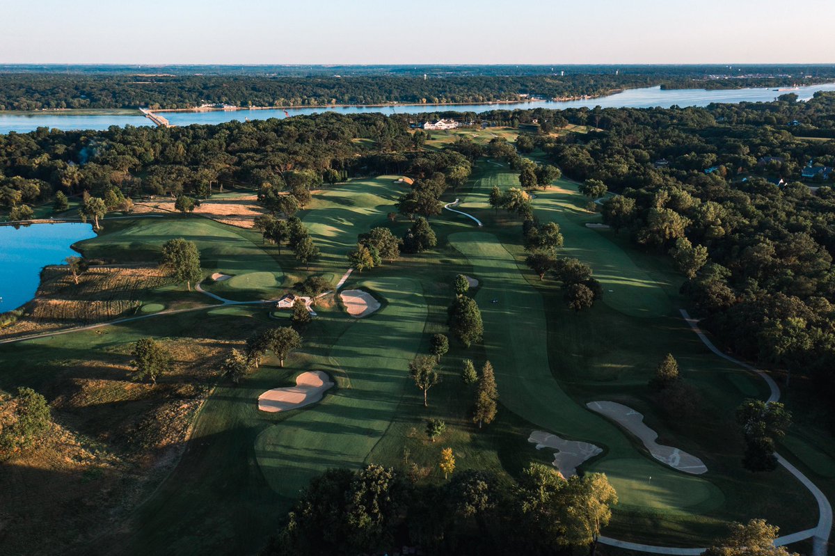 noah_jurik's tweet image. I traveled 7+ hours to see Davenport Country Club and I would do it again in a heartbeat. It’s not at all what I expected to see in Iowa, with its rolling hills, greenery, and bodies of water. I don't think I've ever seen putting surfaces this engaging. It's a riverside beauty.