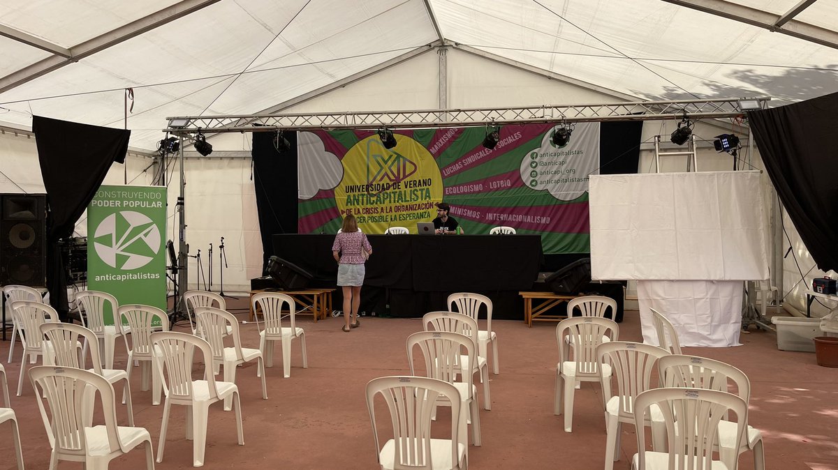 rocderevolta's tweet photo. Tot preparat per començar la #XIUniAnticapi amb l’assemblea d’inici: #xerrades #tallers #formacions #assembles #teatre #ludoteca #cinema #concerts #piscina … quins nervis!! https://t.co/oyO2MntHXA