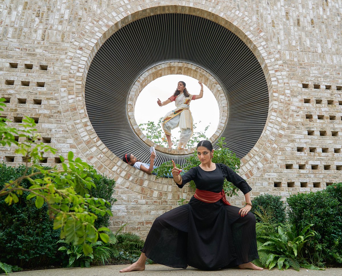 SanskrutiCam's tweet photo. #magicalhoney
From Simon's lens. With Suhani, Linnea, Oishani, Sia and Ojasvi
@sbsrichardson @dance_east @Akademi @Artscphoto @neilkelso
#bharatanatyam
#magic #children #dance #family #Audiences #originalmusic #dancecompany #imaginationcreationexpression #summeratsanskruti https://t.co/PIOcBBbvJL