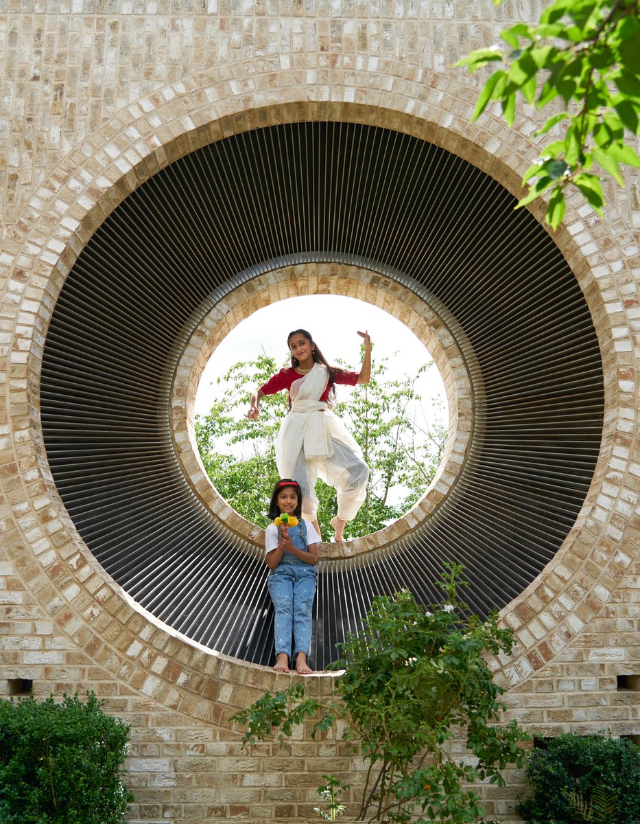 SanskrutiCam's tweet photo. #magicalhoney
From Simon's lens. With Suhani, Linnea, Oishani, Sia and Ojasvi
@sbsrichardson @dance_east @Akademi @Artscphoto @neilkelso
#bharatanatyam
#magic #children #dance #family #Audiences #originalmusic #dancecompany #imaginationcreationexpression #summeratsanskruti https://t.co/PIOcBBbvJL
