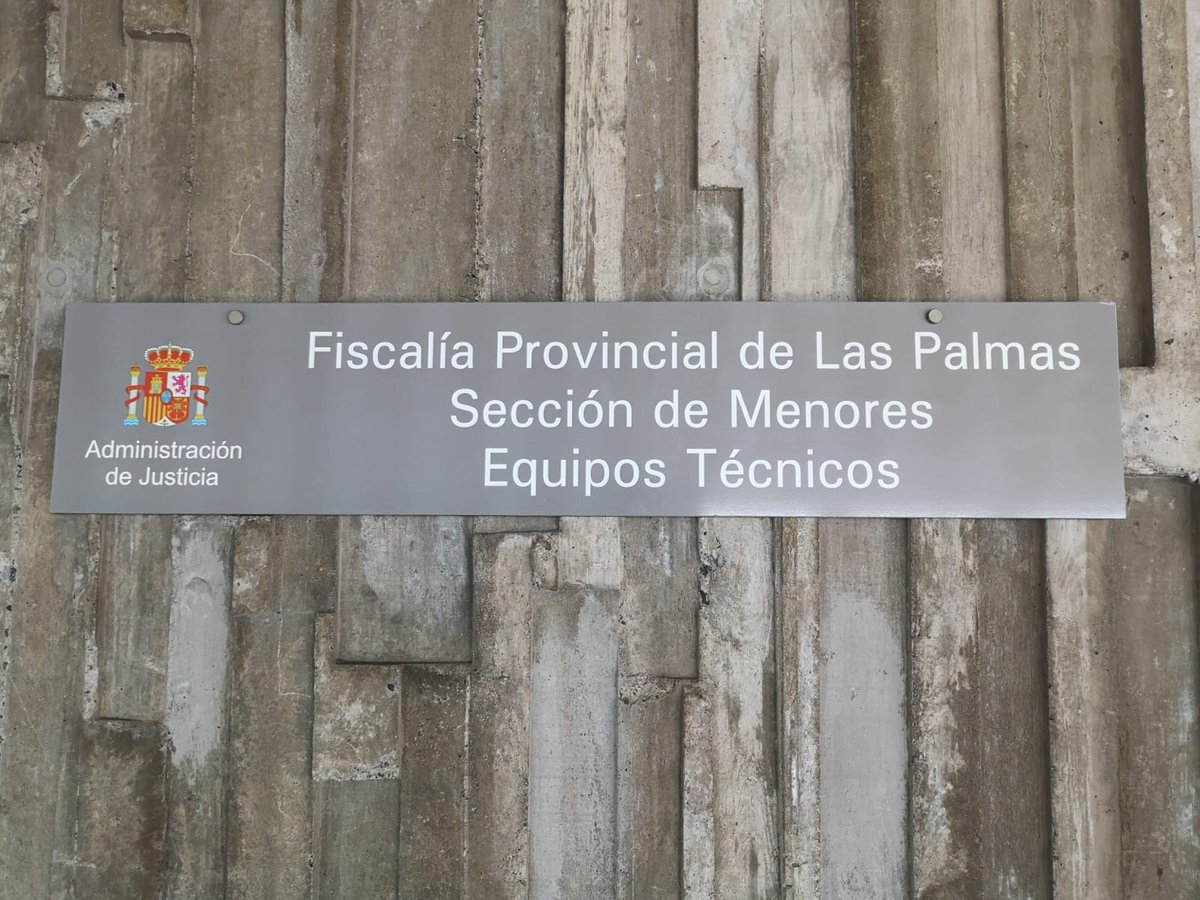 CGPCanaria's tweet photo. El #GRUMEF ha procedido hoy a la detención y reingreso en el #CEIMI #ValleTabares de un menor de 16 años localizado en #LasPalmasDeGranCanaria a requerimiento del #JuzgadoDeMenores n°2 de #LasPalmas. https://t.co/fwLJRiuO1T