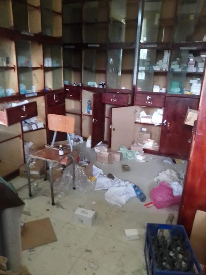 EllamellaMg's tweet photo. Hospitals &amp; pharmacies in Amhara have been looted &amp; medical equipments destroyed by #TPLF . Now millions of ppl can't  get medical care as well as medicine. #AtrocitiesByTPLF
#Stoptheunlawfulsanctions 
#StopWeaponizingAid 
#StopPoliticizingAid
#UNSC #AmharaMassacre #AfarMassacre https://t.co/yIz3lSTKSH