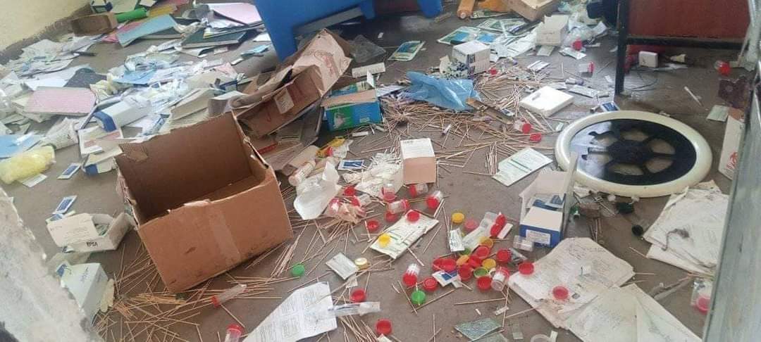 EllamellaMg's tweet photo. Hospitals &amp; pharmacies in Amhara have been looted &amp; medical equipments destroyed by #TPLF . Now millions of ppl can't  get medical care as well as medicine. #AtrocitiesByTPLF
#Stoptheunlawfulsanctions 
#StopWeaponizingAid 
#StopPoliticizingAid
#UNSC #AmharaMassacre #AfarMassacre https://t.co/yIz3lSTKSH