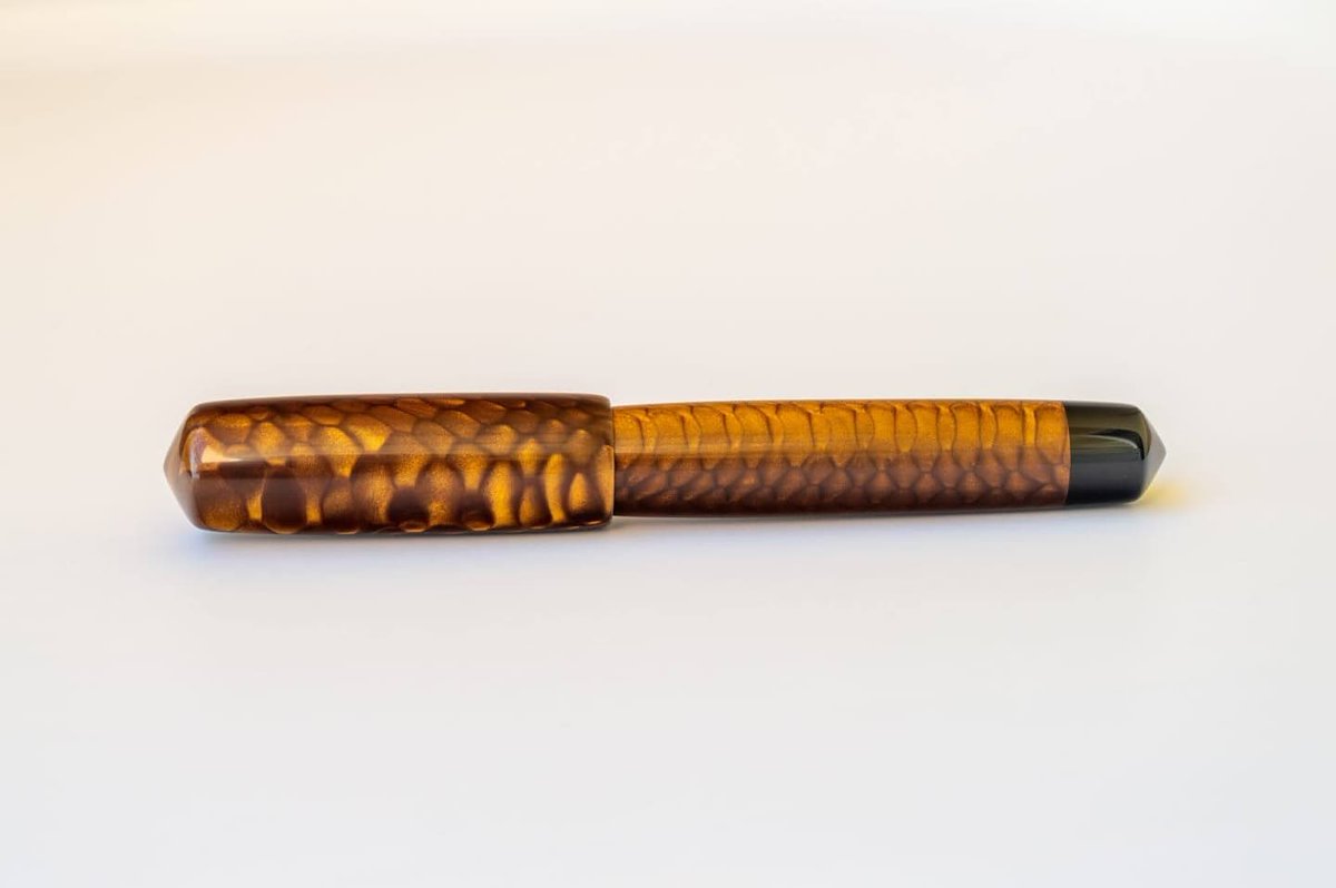 teodormircea's tweet photo. PenTeo Samurai Spirit Golden Dragon
Button filler with Pelikan M800 nib
https://t.co/Q7IrjeESKR
#handmade
#pens
#fountainpens
#pelikan
#penteopens https://t.co/HdiwpZAuwE