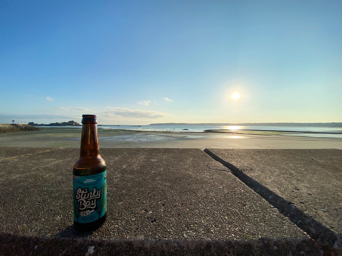 SoaringEarth's tweet photo. Enjoying a great end to the day in Saint Heliers having a really nice session IPA from Stinky Bay Brewing Co #livestinky #stinkybaybrewingco #craftbeer #holidayseason https://t.co/0Bz7WtiBPA